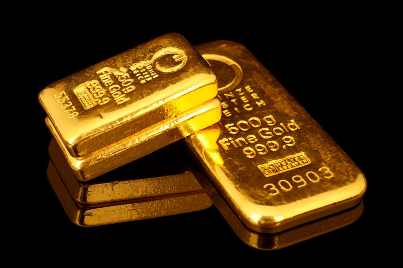 美联储9月降息预期63%，鲍威尔职位猜测加剧，黄金避险属性凸显